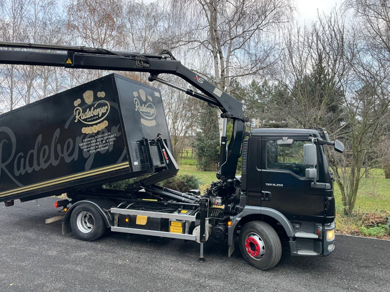 MAN TGM 15.250 Hoof lift + Crane - Гаковий мультиліфт вантажівка, Вантажівка з маніпулятором: фото 1 MAN TGM 15.250 Hoof lift + Crane - Гаковий мультиліфт вантажівка, Вантажівка з маніпулятором: фото 1