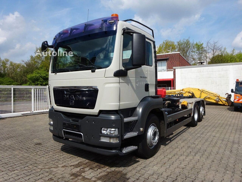 MAN TGS 26.320 - Hook lift truck - Гаковий мультиліфт вантажівка, Вантажівка з маніпулятором: фото 1 MAN TGS 26.320 - Hook lift truck - Гаковий мультиліфт вантажівка, Вантажівка з маніпулятором: фото 1