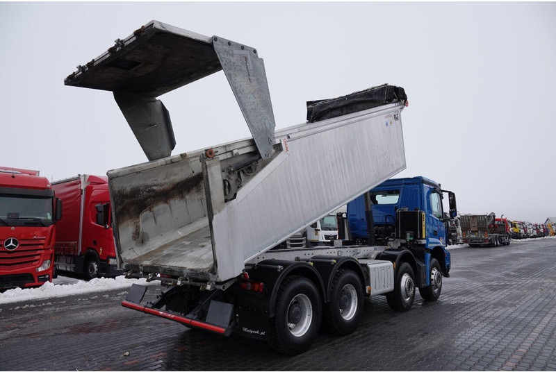 Mercedes-Benz AROCS 3243 / 8x4 / WYWROTKA 20m3 / TYLNOZSYP / EURO 6 / OPONY 10 - Самоскид вантажівка: фото 4 Mercedes-Benz AROCS 3243 / 8x4 / WYWROTKA 20m3 / TYLNOZSYP / EURO 6 / OPONY 10 - Самоскид вантажівка: фото 4