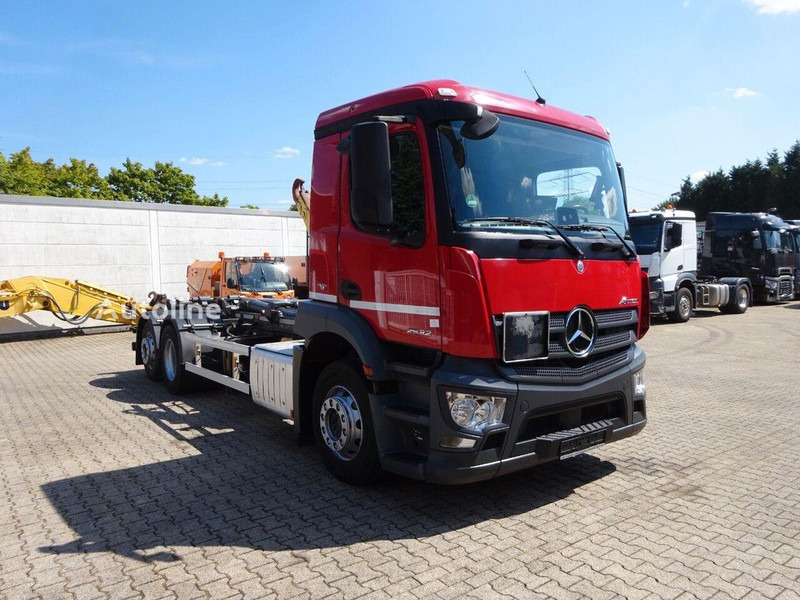 Mercedes-Benz Antos 2532 - Hook lift truck - Гаковий мультиліфт вантажівка: фото 2 Mercedes-Benz Antos 2532 - Hook lift truck - Гаковий мультиліфт вантажівка: фото 2