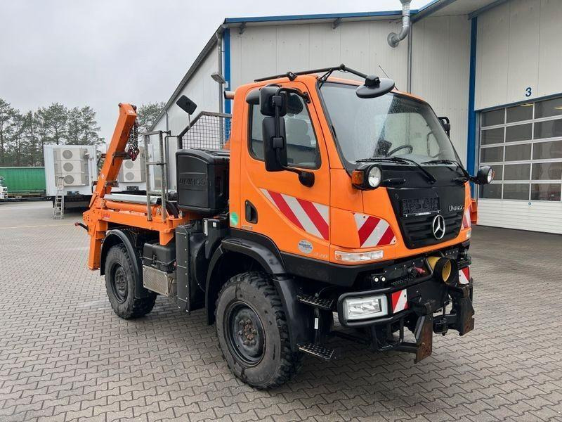 Mercedes-Benz Unimog U 20 4x4 Skip loader - Скіповий навантажувач вантажівка: фото 1 Mercedes-Benz Unimog U 20 4x4 Skip loader - Скіповий навантажувач вантажівка: фото 1