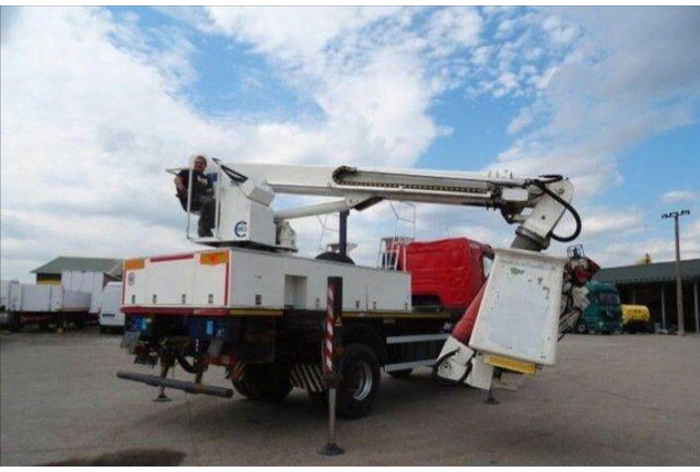 Renault KERAX 410.19 4x4 Emelőkosaras Cela 17m - Вантажівка, Вантажівка з маніпулятором: фото 5 Renault KERAX 410.19 4x4 Emelőkosaras Cela 17m - Вантажівка, Вантажівка з маніпулятором: фото 5