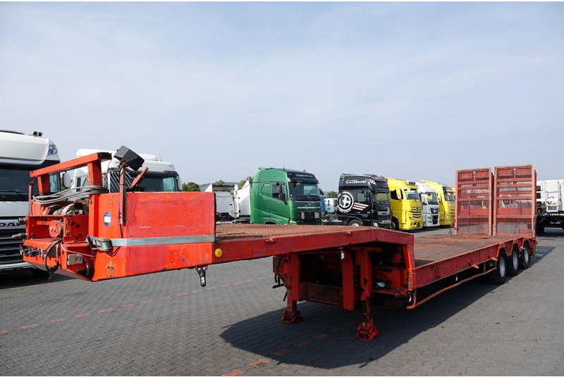 Verem NACZEPA LAWETA NISKOPODWOZIE / NAJAZDY HYDRAULICZNE / 3 OSIOWA / - Низькорамна платформа напівпричіп: фото 4 Verem NACZEPA LAWETA NISKOPODWOZIE / NAJAZDY HYDRAULICZNE / 3 OSIOWA / - Низькорамна платформа напівпричіп: фото 4