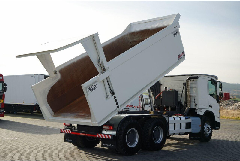 Volvo FMX 550 / 6x4 / WYWROTKA / WOZIDŁO / HARDOX / HYDRAULICZNA KLAPA - Самоскид вантажівка: фото 4 Volvo FMX 550 / 6x4 / WYWROTKA / WOZIDŁO / HARDOX / HYDRAULICZNA KLAPA - Самоскид вантажівка: фото 4