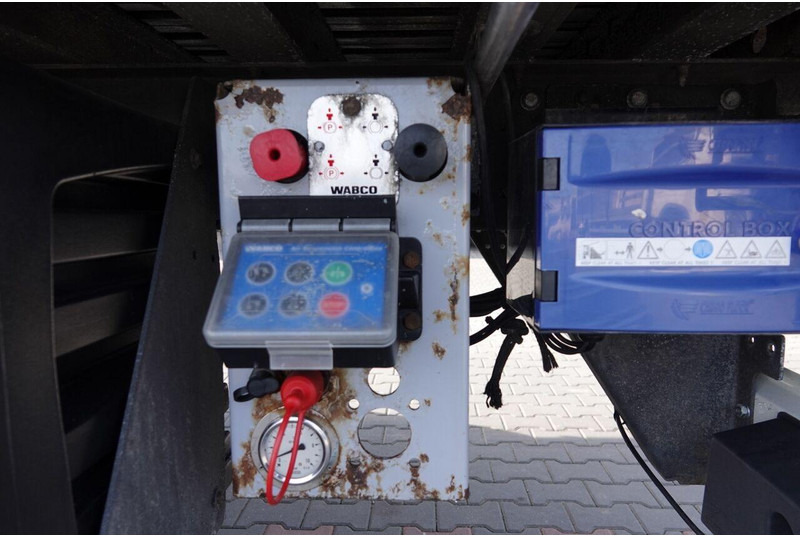 З рухомою підлогою напівпричіп kraker WALKING FLOOR / RUCHOMA PODŁOGA / 92 M3 / OŚ PODNOSZONA / WAGA 7: фото 20 З рухомою підлогою напівпричіп kraker WALKING FLOOR / RUCHOMA PODŁOGA / 92 M3 / OŚ PODNOSZONA / WAGA 7: фото 20