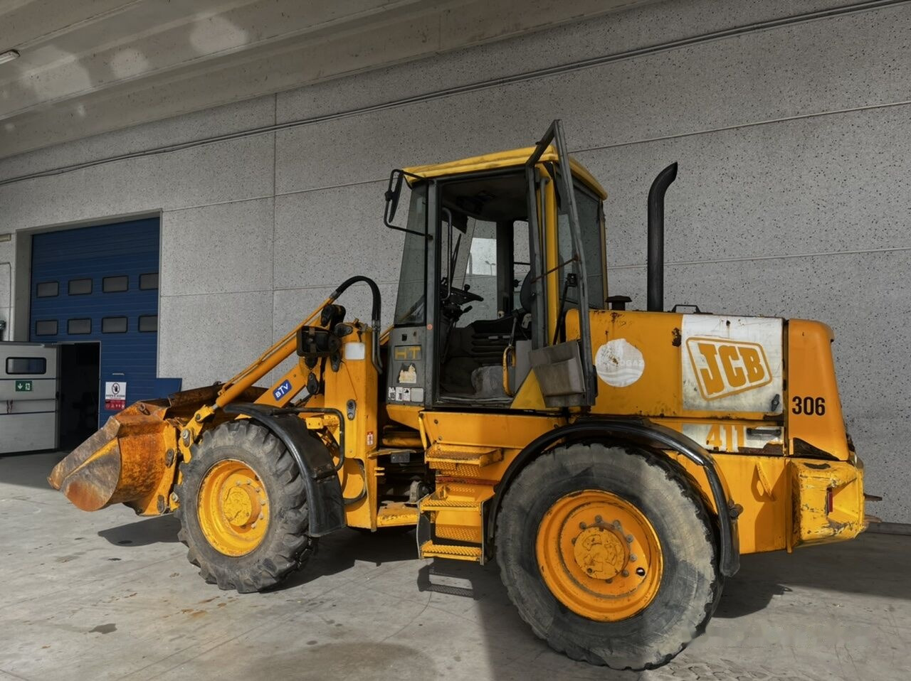 JCB 411 - Колісний навантажувач: фото 5 JCB 411 - Колісний навантажувач: фото 5
