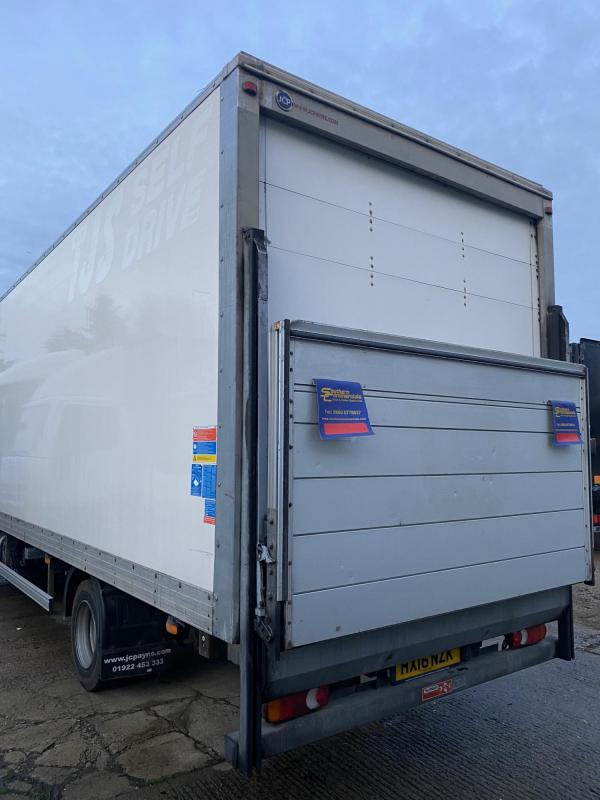 IVECO 75E16 7.5TON 20 ft boxvan with Tail Lift - Вантажівка з закритим кузовом: фото 4 IVECO 75E16 7.5TON 20 ft boxvan with Tail Lift - Вантажівка з закритим кузовом: фото 4