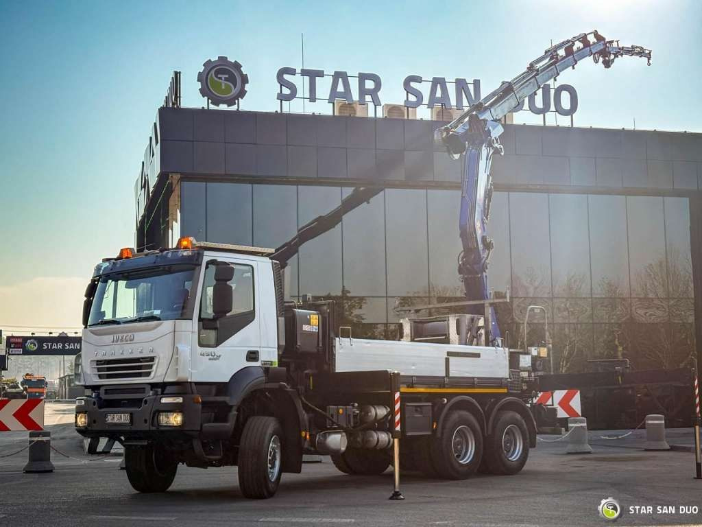 Iveco TRAKKER 450 6x6 PM41S FLY JIB Crane Kipper - Вантажівка з маніпулятором: фото 1 Iveco TRAKKER 450 6x6 PM41S FLY JIB Crane Kipper - Вантажівка з маніпулятором: фото 1