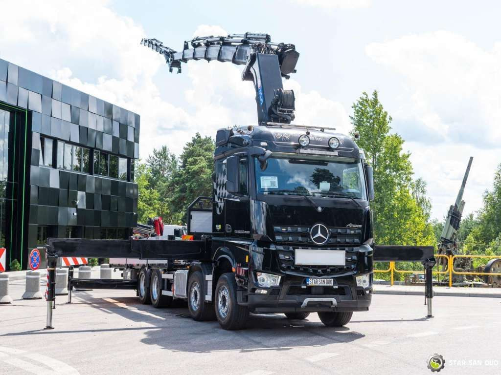 Mercedes-Benz AROCS 3251 8x4 HMF 8520 Fly Jib Winch - Вантажівка з маніпулятором: фото 2 Mercedes-Benz AROCS 3251 8x4 HMF 8520 Fly Jib Winch - Вантажівка з маніпулятором: фото 2