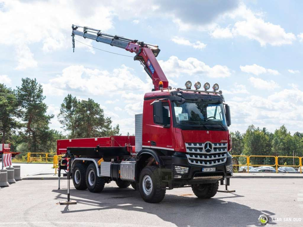 Mercedes-Benz AROCS 3345 6x6 HMF 3220 Winch Crane tipper - Вантажівка з маніпулятором: фото 2 Mercedes-Benz AROCS 3345 6x6 HMF 3220 Winch Crane tipper - Вантажівка з маніпулятором: фото 2