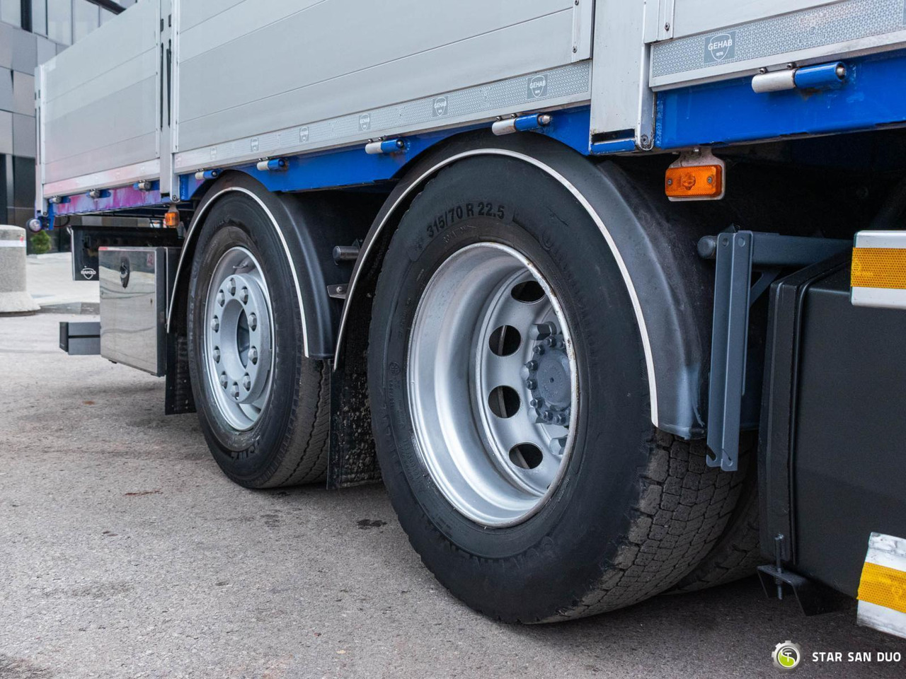 Вантажівка з маніпулятором : фото 21 Вантажівка з маніпулятором : фото 21