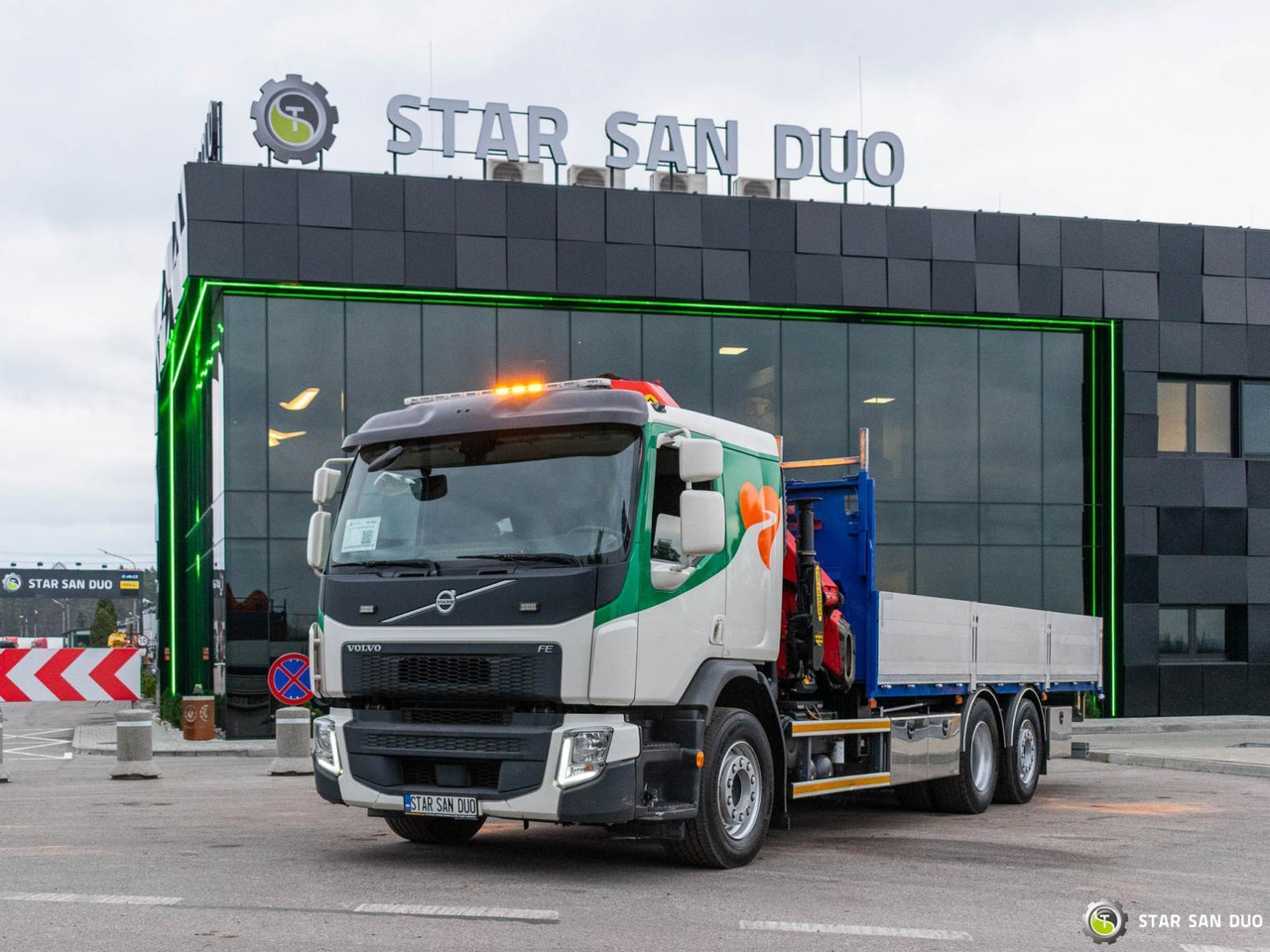 Вантажівка з маніпулятором : фото 9 Вантажівка з маніпулятором : фото 9