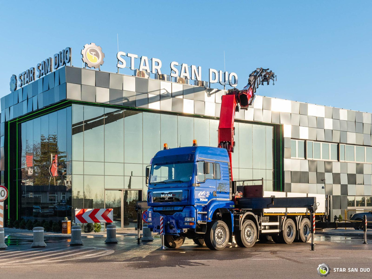 - Вантажівка з маніпулятором: фото 2 - Вантажівка з маніпулятором: фото 2