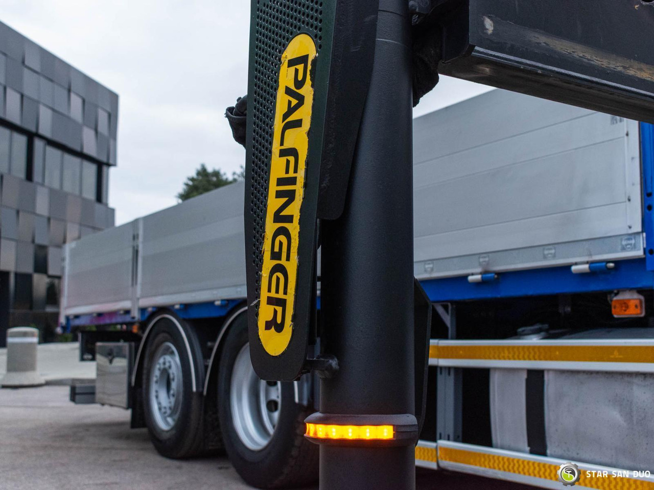 Вантажівка з маніпулятором : фото 23 Вантажівка з маніпулятором : фото 23