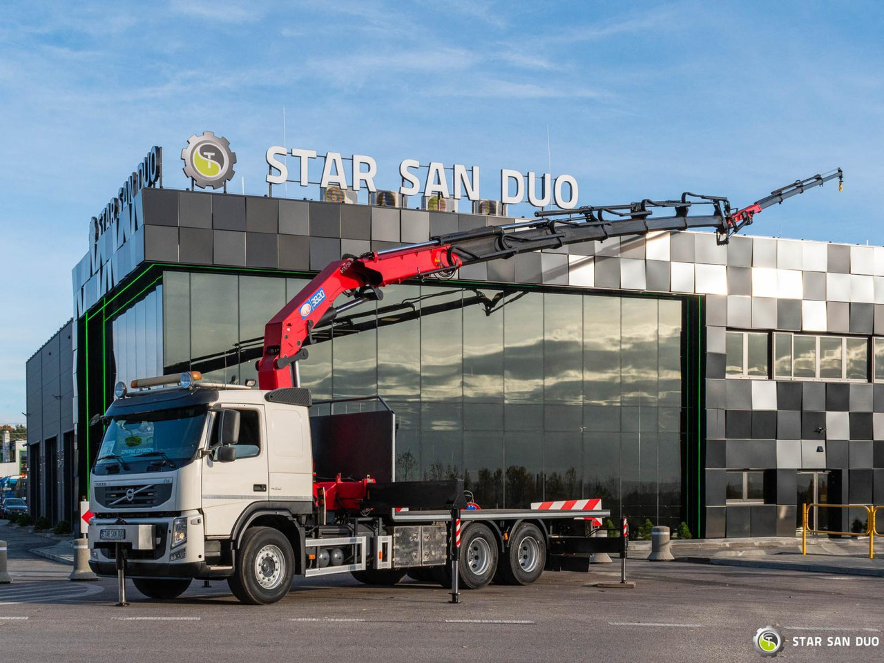 - Вантажівка з маніпулятором: фото 1 - Вантажівка з маніпулятором: фото 1