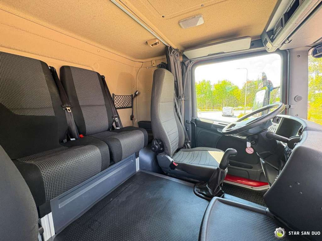 Scania D 320 FIRE BRIGADE Tank 12,000 Litres - Вантажівка: фото 4 Scania D 320 FIRE BRIGADE Tank 12,000 Litres - Вантажівка: фото 4