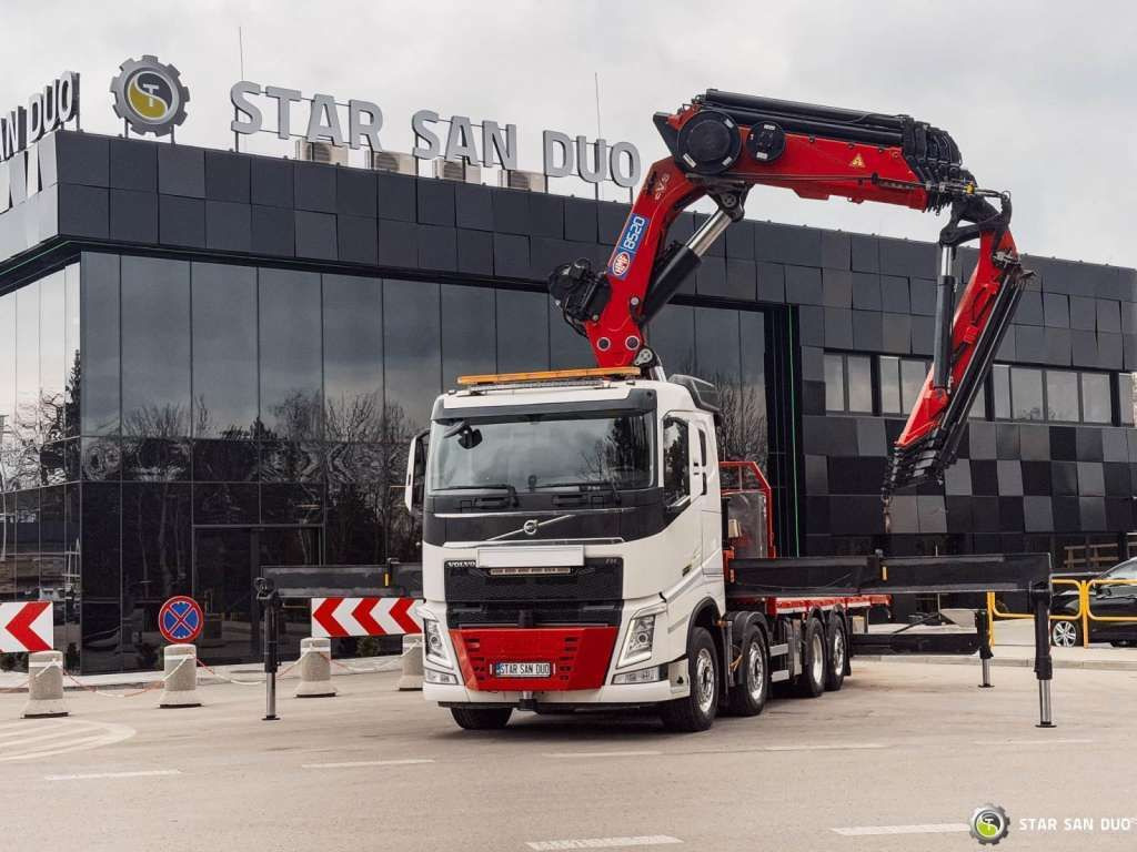 Volvo FH 550 8x2 HMF 8520 FLY JIB Winch Crane Euro 6 - Вантажівка з маніпулятором: фото 2 Volvo FH 550 8x2 HMF 8520 FLY JIB Winch Crane Euro 6 - Вантажівка з маніпулятором: фото 2