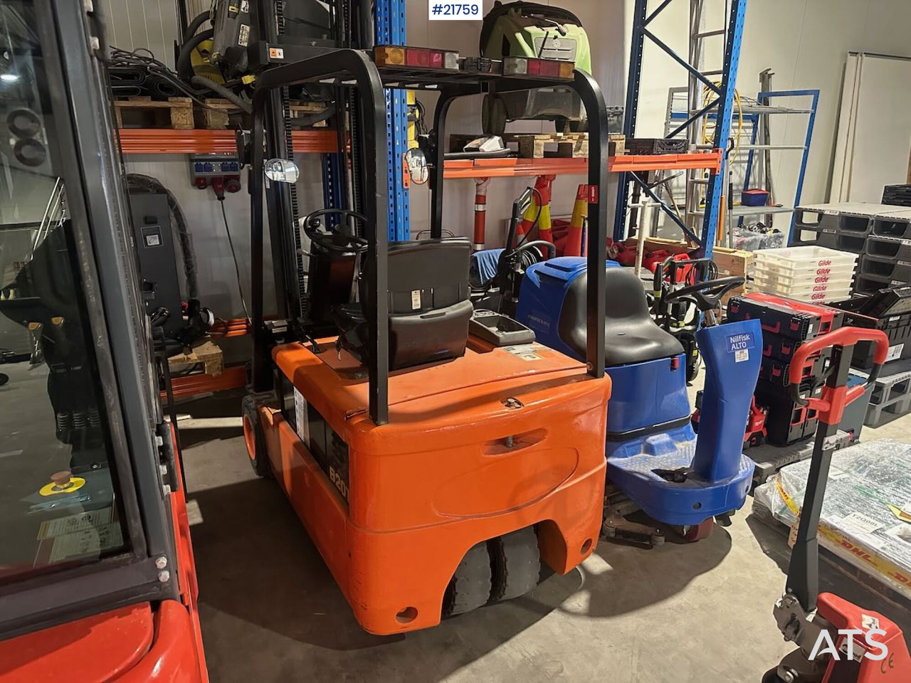 Daewoo B20T truck m/ 4,5 m løftehøyde - Низькорамна платформа напівпричіп: фото 2 Daewoo B20T truck m/ 4,5 m løftehøyde - Низькорамна платформа напівпричіп: фото 2