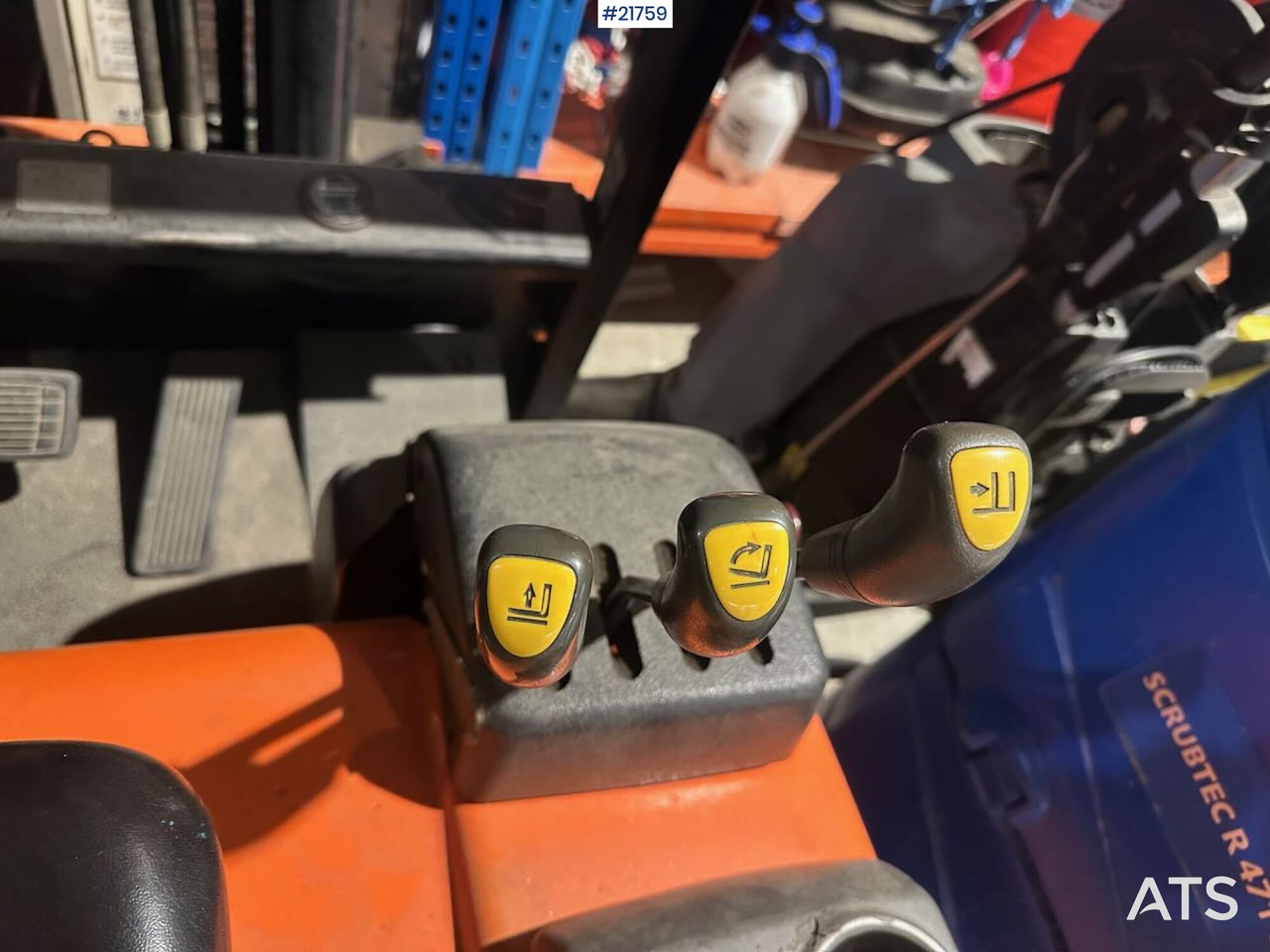 Daewoo B20T truck m/ 4,5 m løftehøyde - Низькорамна платформа напівпричіп: фото 4 Daewoo B20T truck m/ 4,5 m løftehøyde - Низькорамна платформа напівпричіп: фото 4