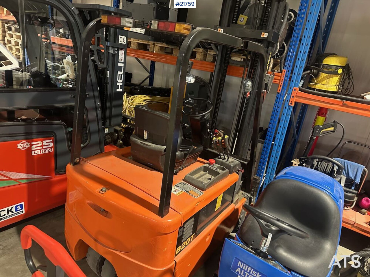 Daewoo B20T truck m/ 4,5 m løftehøyde - Низькорамна платформа напівпричіп: фото 1 Daewoo B20T truck m/ 4,5 m løftehøyde - Низькорамна платформа напівпричіп: фото 1