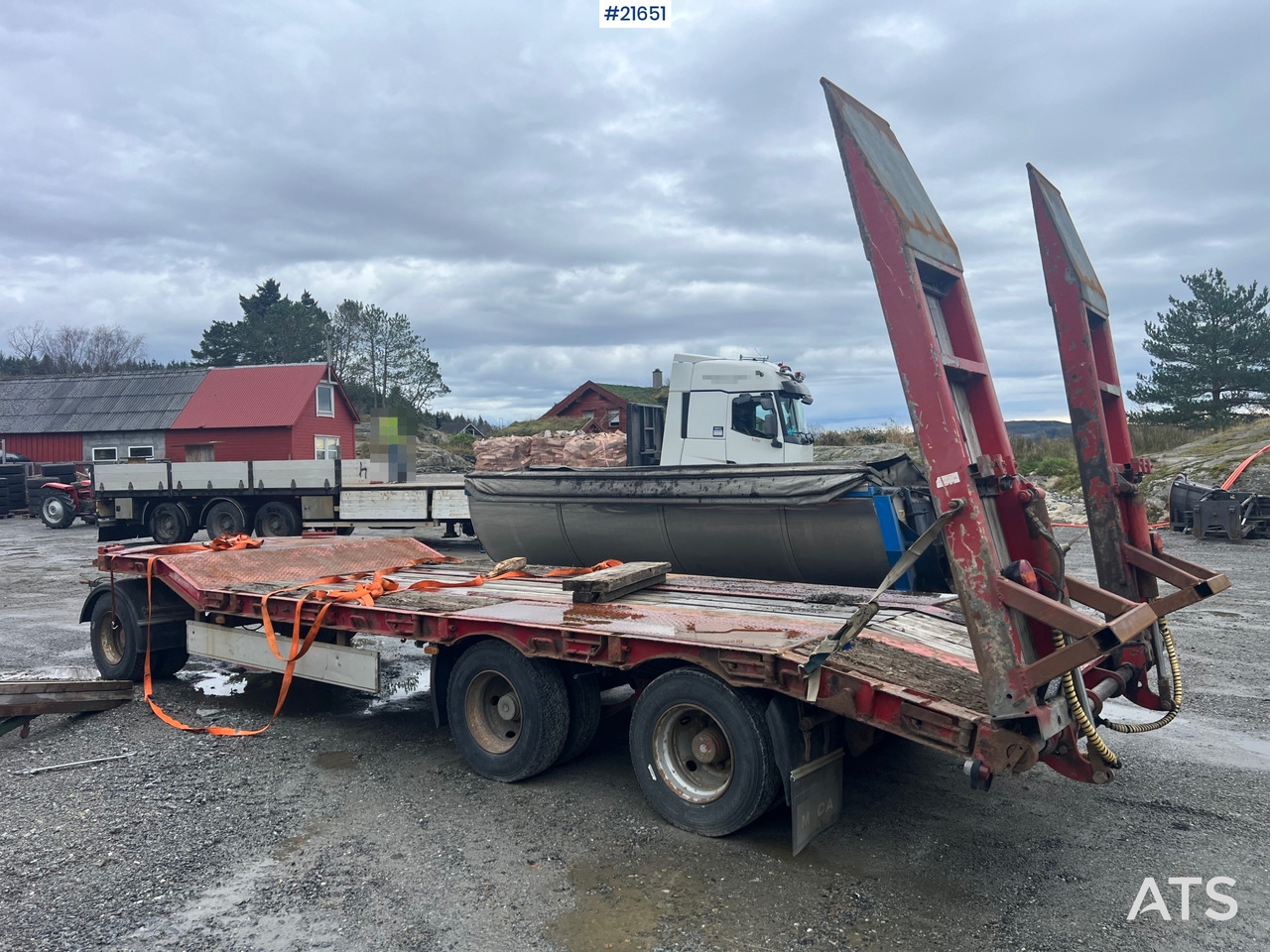 Damm 3 akslet maskinhenger m/ hydrauliske kjørebroer - Автовоз причіп: фото 1 Damm 3 akslet maskinhenger m/ hydrauliske kjørebroer - Автовоз причіп: фото 1