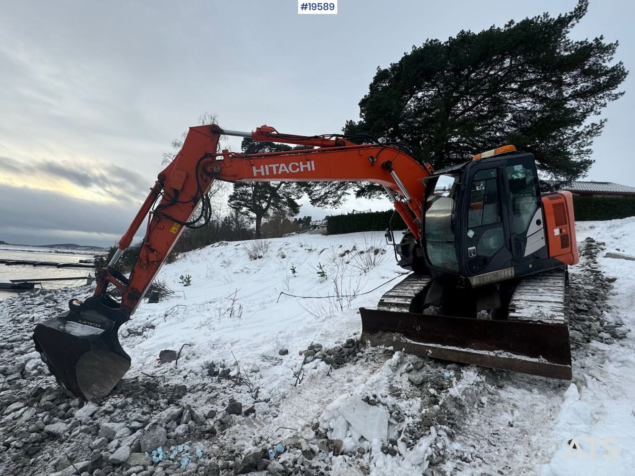 Hitachi ZX135US-5B - Екскаватор: фото 2 Hitachi ZX135US-5B - Екскаватор: фото 2