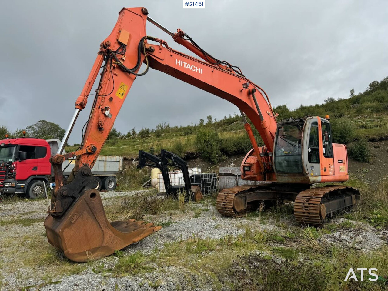 Hitachi ZX225 US - Гусеничний екскаватор: фото 1 Hitachi ZX225 US - Гусеничний екскаватор: фото 1