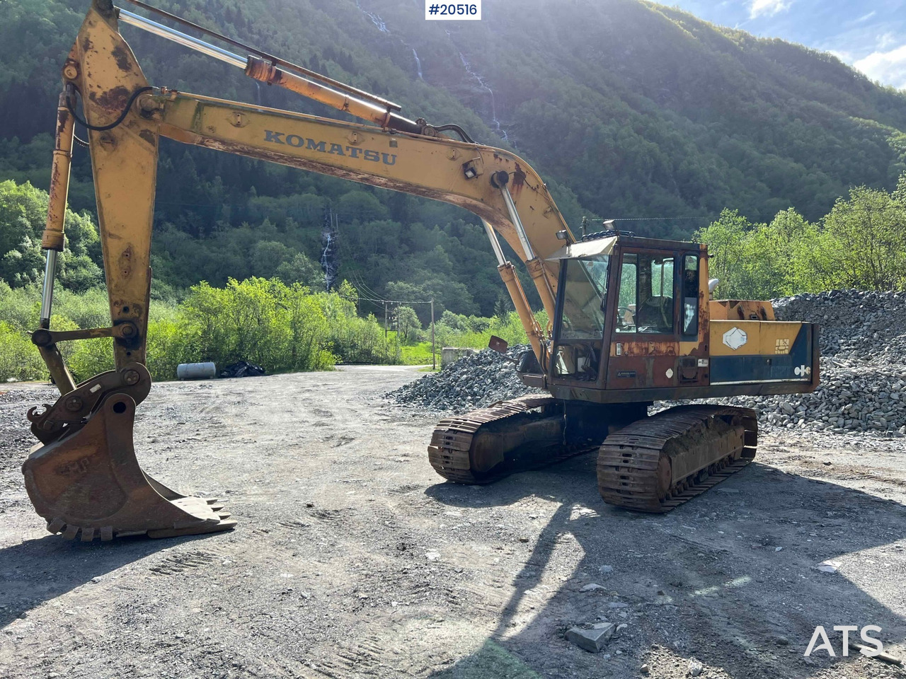 Komatsu PC200-3 - Екскаватор: фото 1 Komatsu PC200-3 - Екскаватор: фото 1