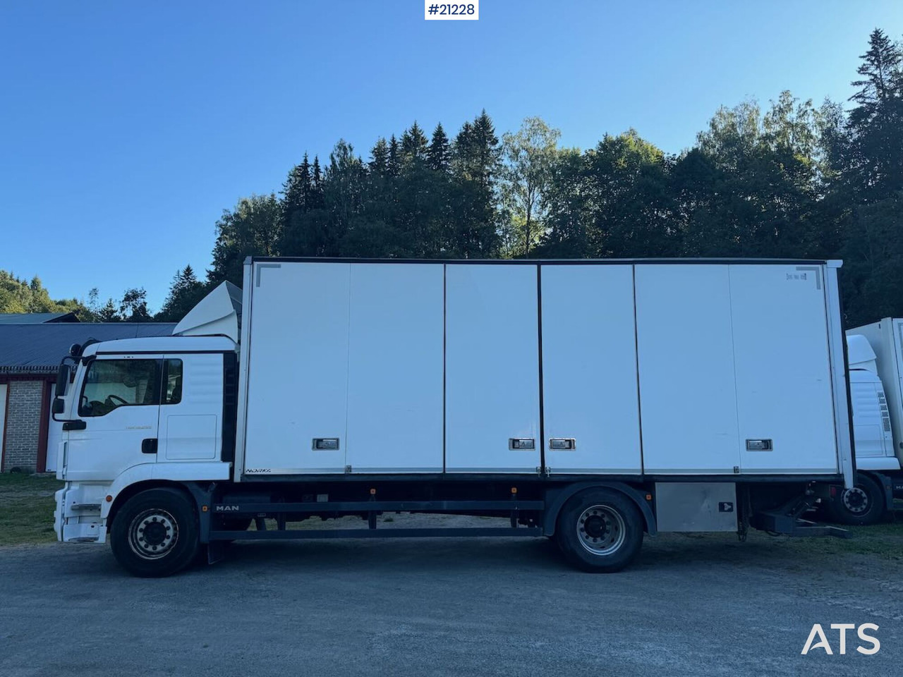 MAN TGM 18.290 - Вантажівка з закритим кузовом: фото 2 MAN TGM 18.290 - Вантажівка з закритим кузовом: фото 2