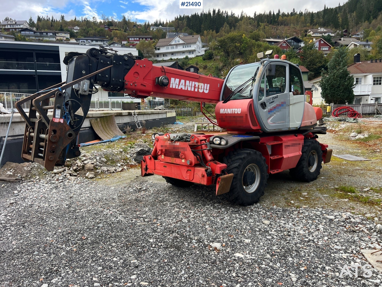 Manitou MRT2540 m/ radiostyring, mannskapskorg, 2 sett pallegafler, jibb med vinsj (1.5 tonn) - Навантажувач телескопічний: фото 1 Manitou MRT2540 m/ radiostyring, mannskapskorg, 2 sett pallegafler, jibb med vinsj (1.5 tonn) - Навантажувач телескопічний: фото 1