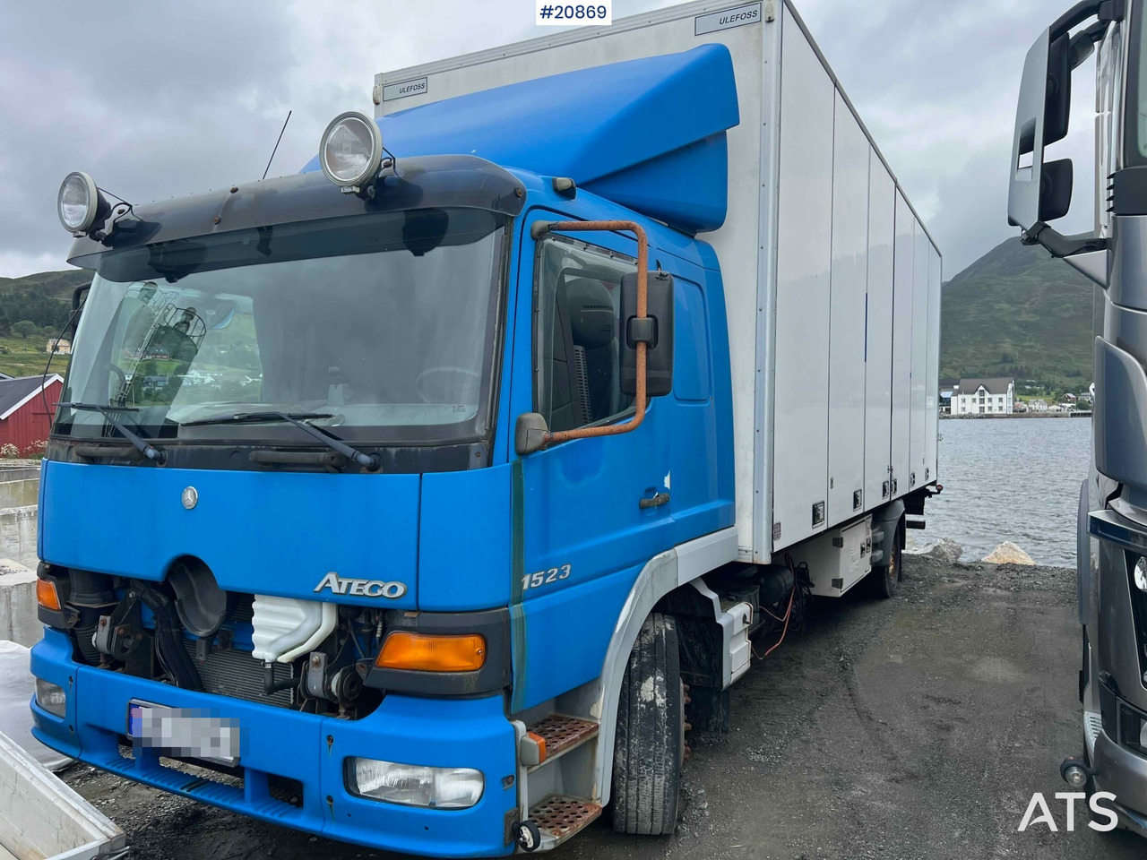 Mercedes 1523 4x2 skapbil m/ full sideåpning og lift Rep.objekt - Вантажівка з закритим кузовом: фото 1 Mercedes 1523 4x2 skapbil m/ full sideåpning og lift Rep.objekt - Вантажівка з закритим кузовом: фото 1