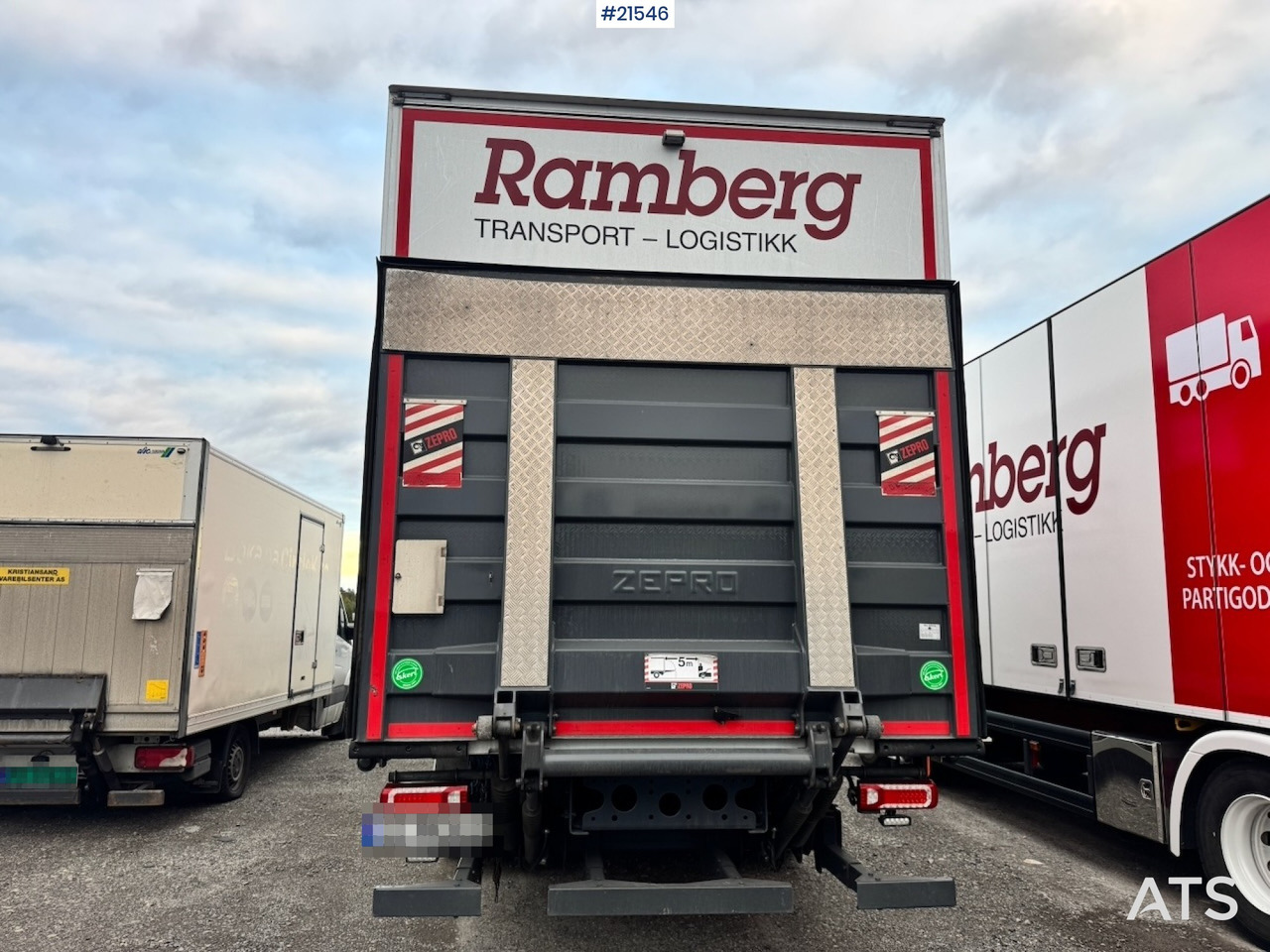 Mercedes Actros 1833 - Вантажівка з закритим кузовом: фото 5 Mercedes Actros 1833 - Вантажівка з закритим кузовом: фото 5