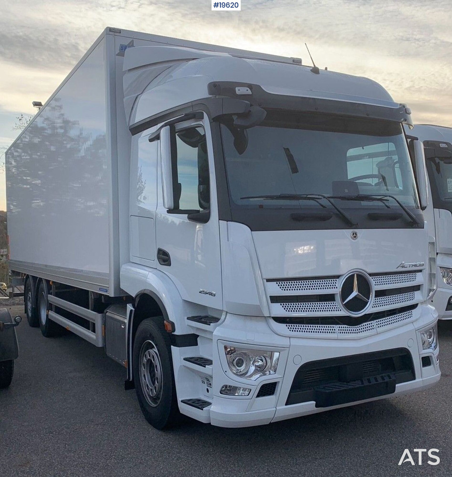 Mercedes Actros - Вантажівка з закритим кузовом: фото 1 Mercedes Actros - Вантажівка з закритим кузовом: фото 1