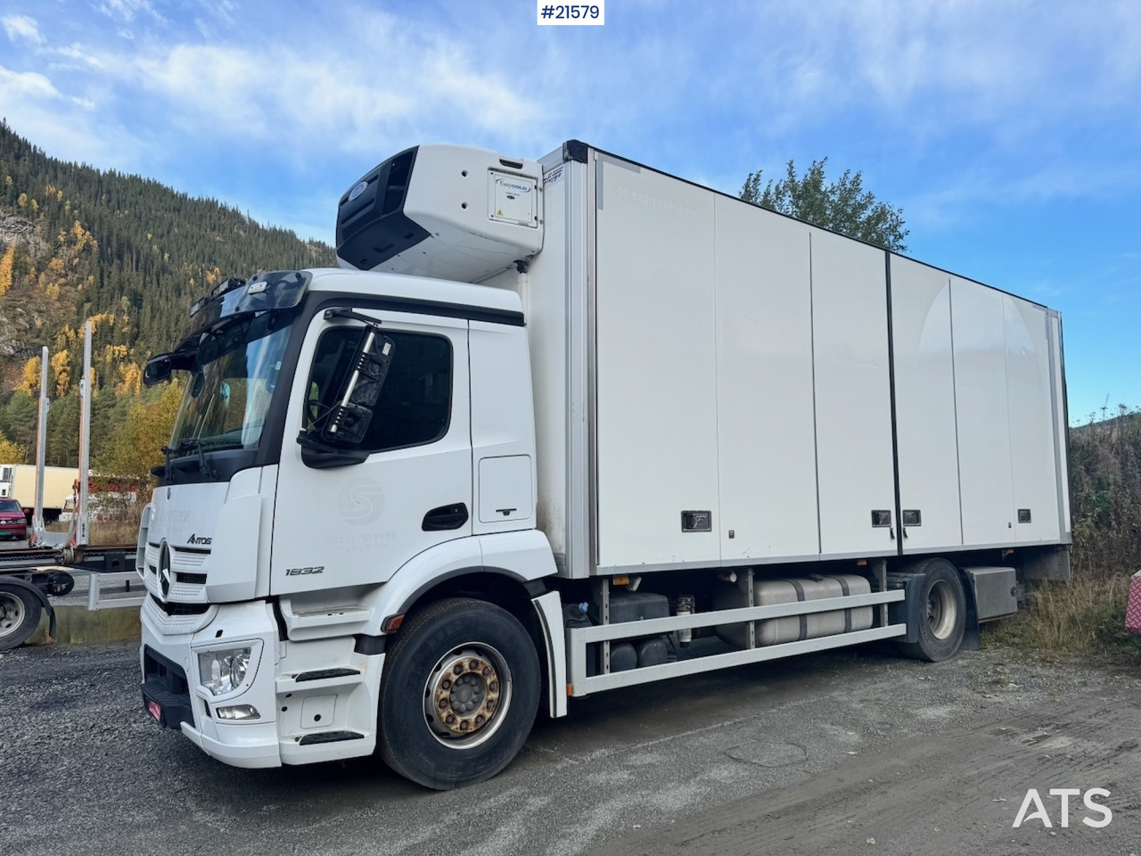 Mercedes-Benz Antos 1832 m/ Full sideåpning og Kjøl/frys. - Вантажівка з закритим кузовом: фото 2 Mercedes-Benz Antos 1832 m/ Full sideåpning og Kjøl/frys. - Вантажівка з закритим кузовом: фото 2