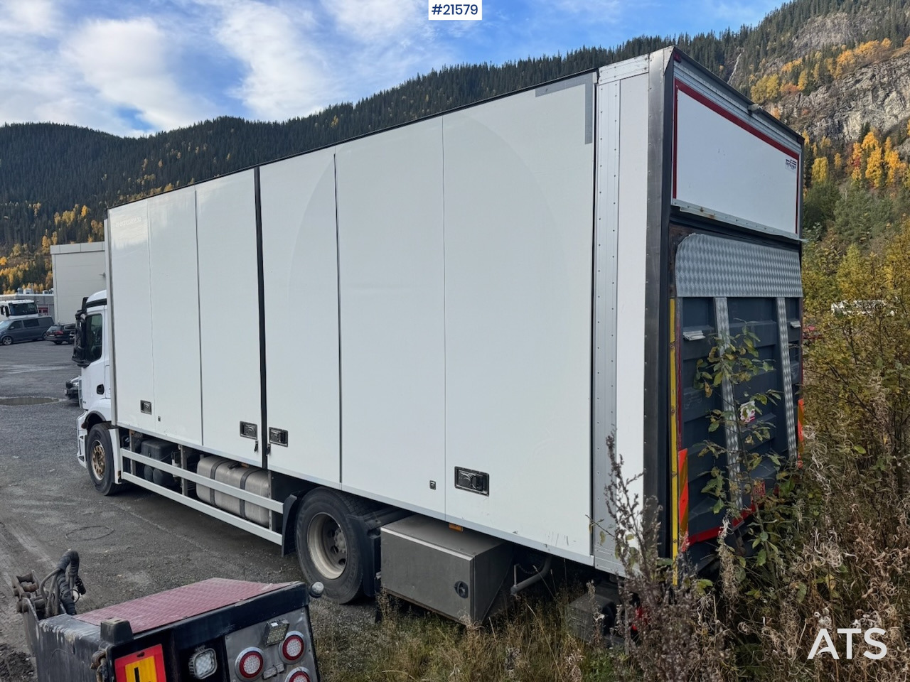 Mercedes-Benz Antos 1832 m/ Full sideåpning og Kjøl/frys. - Вантажівка з закритим кузовом: фото 3 Mercedes-Benz Antos 1832 m/ Full sideåpning og Kjøl/frys. - Вантажівка з закритим кузовом: фото 3