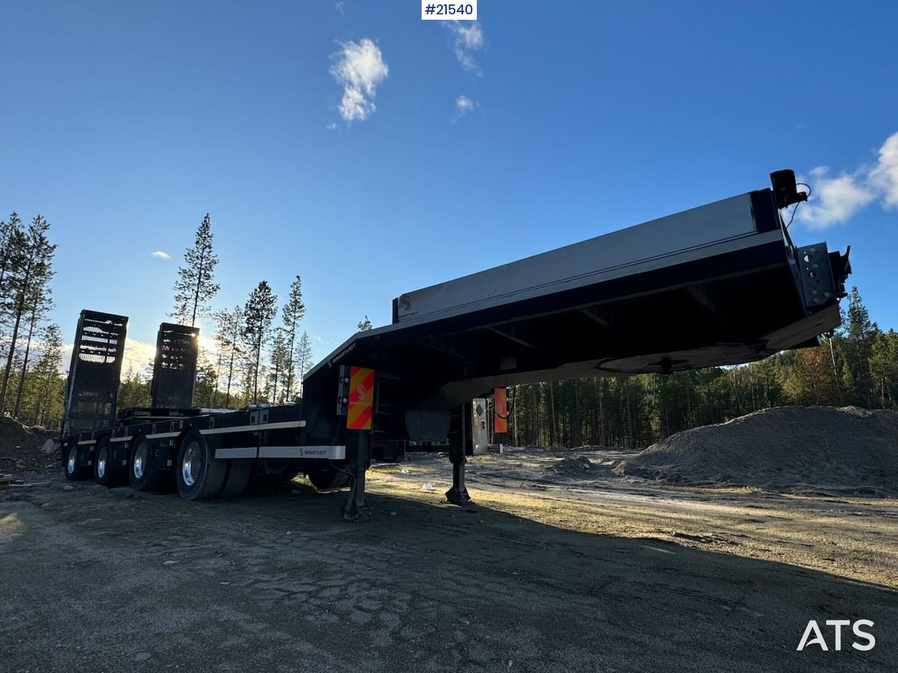 Rojo 2021 Rojo Maskinsemi m/ hydrauliske kjørebruer - Низькорамна платформа напівпричіп: фото 1 Rojo 2021 Rojo Maskinsemi m/ hydrauliske kjørebruer - Низькорамна платформа напівпричіп: фото 1