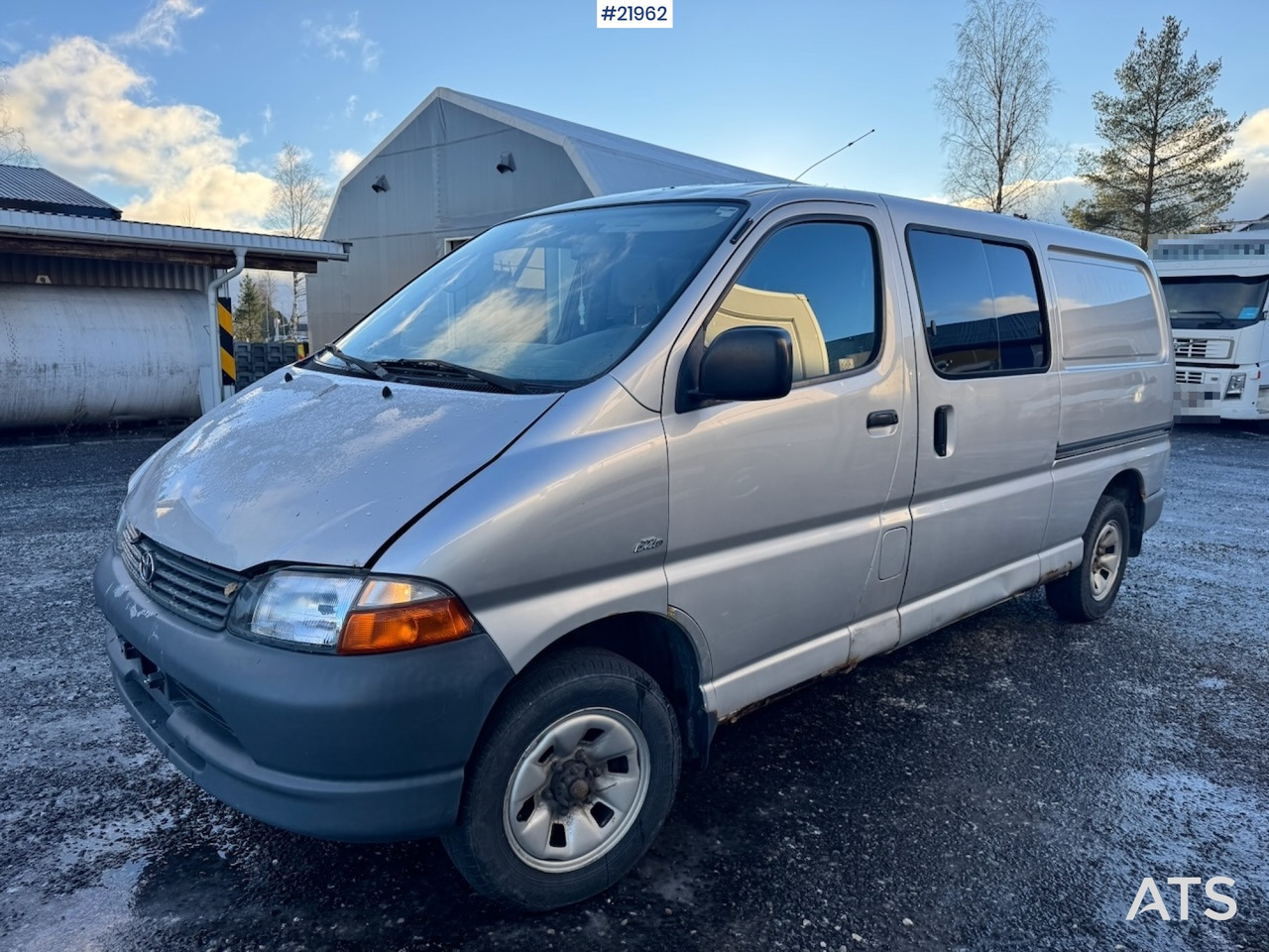 Toyota HIACE - Суцільнометалевий фургон: фото 2 Toyota HIACE - Суцільнометалевий фургон: фото 2