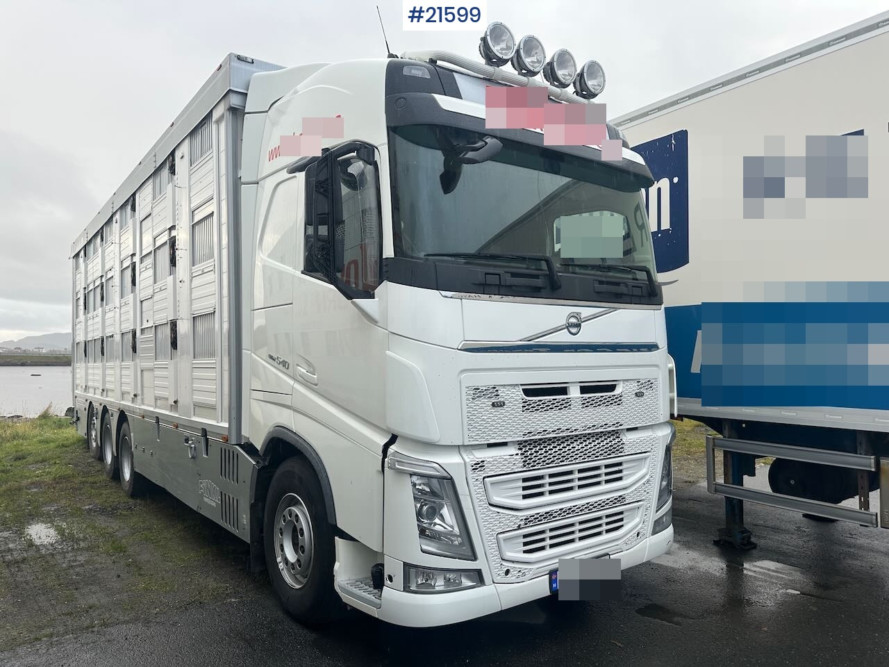 Volvo 540 8x4 dyrebil m/ Finkl påbygg, onspot og godkjent til 225 dyr - Для перевезення худоби вантажівка: фото 1 Volvo 540 8x4 dyrebil m/ Finkl påbygg, onspot og godkjent til 225 dyr - Для перевезення худоби вантажівка: фото 1