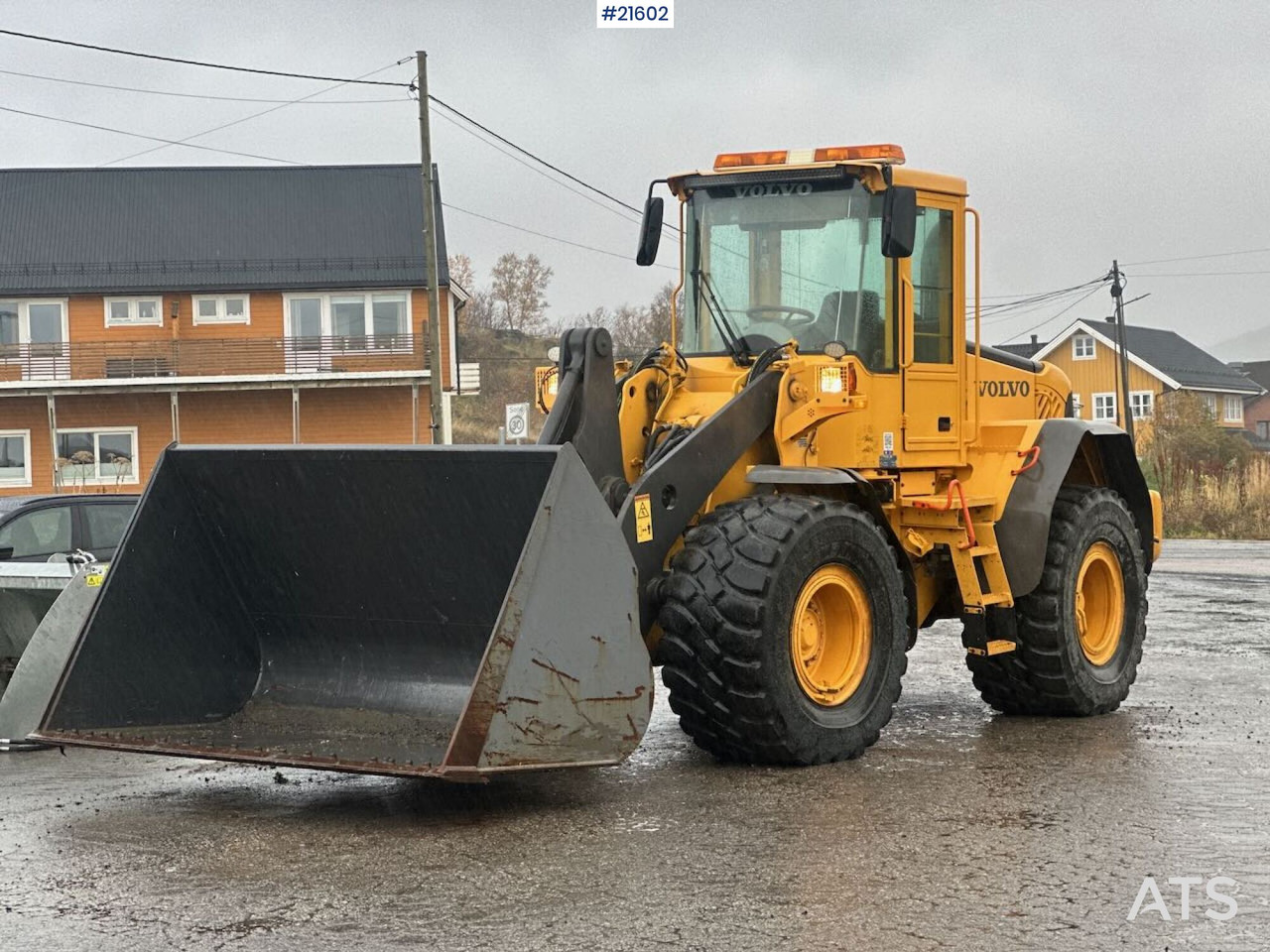 Volvo L90E hjullaster m/ 3. og 4. funksjon, skuffe, 2 sett dekk og multifaster. Nettopp påkostet 100.000kr - Колісний навантажувач: фото 1 Volvo L90E hjullaster m/ 3. og 4. funksjon, skuffe, 2 sett dekk og multifaster. Nettopp påkostet 100.000kr - Колісний навантажувач: фото 1