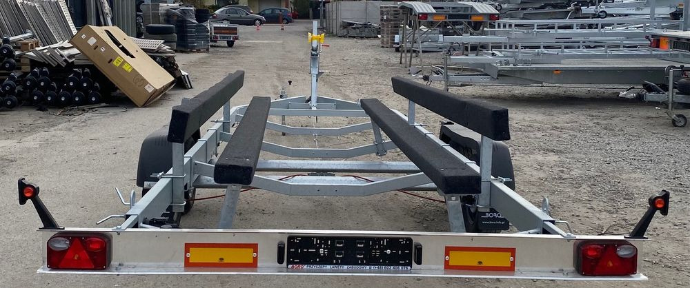 Boro PRZYCZEPA PODŁODZIOWA STYL AMERYKAŃSKI 7,30m - Причіп для човна: фото 4 Boro PRZYCZEPA PODŁODZIOWA STYL AMERYKAŃSKI 7,30m - Причіп для човна: фото 4