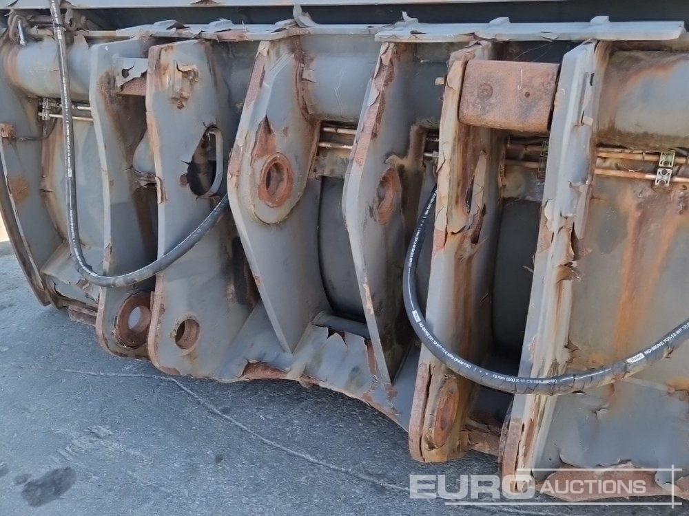 Ківш 133" Front Loading High Tip Bucket to suit 220G: фото 8