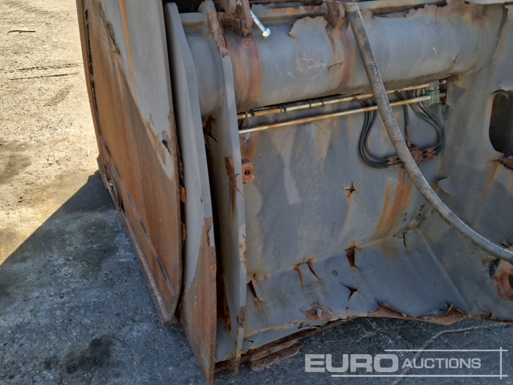 Ківш 133" Front Loading High Tip Bucket to suit 220G: фото 6