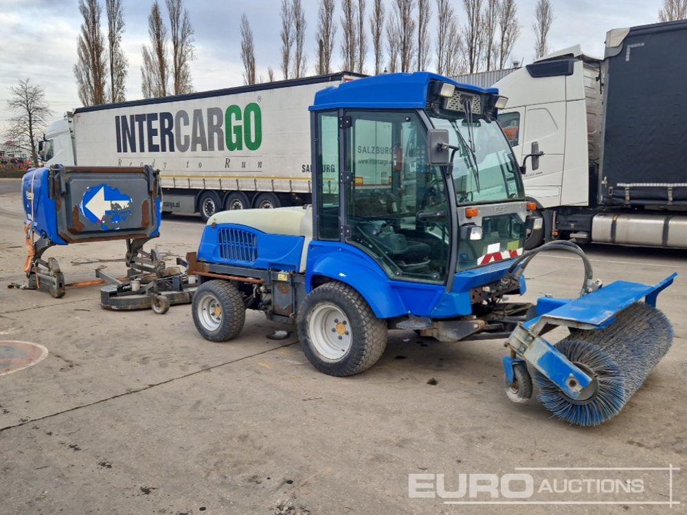 2012 CSF Sweeper Vehicle, Mower Attatchments - Квадроцикл: фото 4 2012 CSF Sweeper Vehicle, Mower Attatchments - Квадроцикл: фото 4