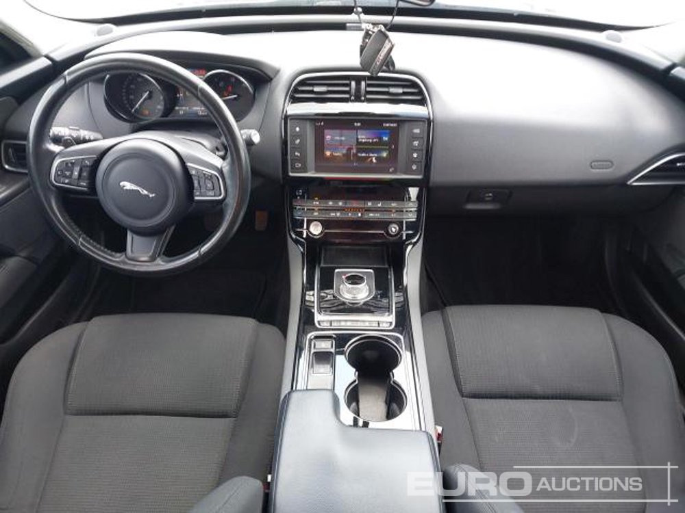 2015 Jaguar XE - Легковий автомобіль: фото 5 2015 Jaguar XE - Легковий автомобіль: фото 5