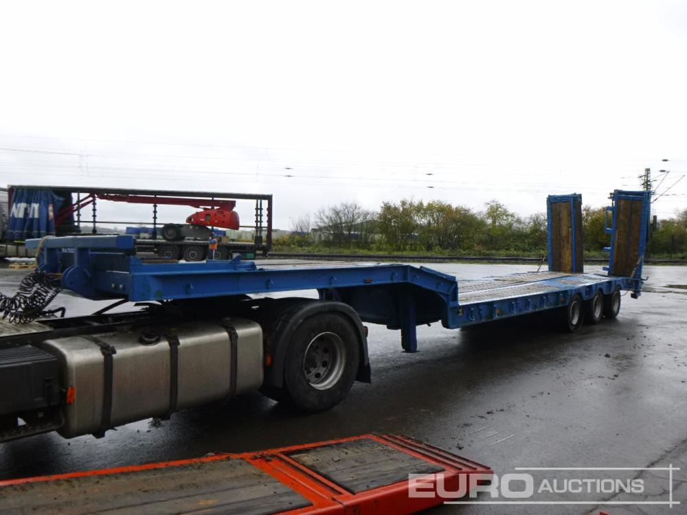 McCauley 3136 - Низькорамна платформа напівпричіп: фото 1 McCauley 3136 - Низькорамна платформа напівпричіп: фото 1