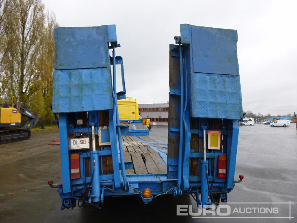 McCauley 3136 - Низькорамна платформа напівпричіп: фото 4 McCauley 3136 - Низькорамна платформа напівпричіп: фото 4