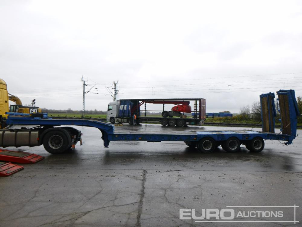 McCauley 3136 - Низькорамна платформа напівпричіп: фото 2 McCauley 3136 - Низькорамна платформа напівпричіп: фото 2