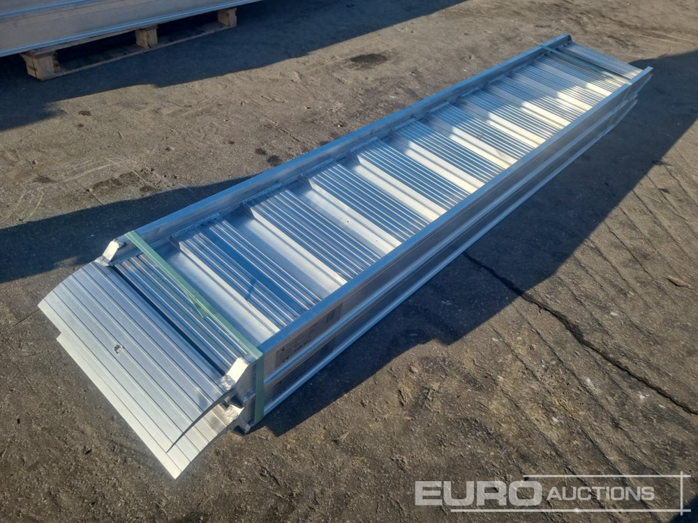 Unused 148.30L Aluminium Loading Rampes (2 of) 9000kg Capacity, 3000mm Length - Навантажувальна рампа: фото 3 Unused 148.30L Aluminium Loading Rampes (2 of) 9000kg Capacity, 3000mm Length - Навантажувальна рампа: фото 3