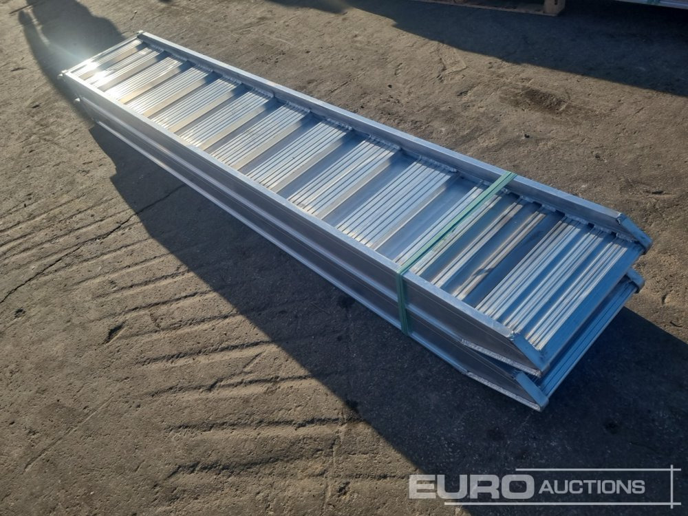 Unused 148.30L Aluminium Loading Rampes (2 of) 9000kg Capacity, 3000mm Length - Навантажувальна рампа: фото 4 Unused 148.30L Aluminium Loading Rampes (2 of) 9000kg Capacity, 3000mm Length - Навантажувальна рампа: фото 4