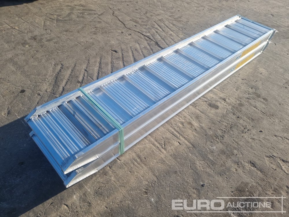 Unused 148.30L Aluminium Loading Rampes (2 of) 9000kg Capacity, 3000mm Length - Навантажувальна рампа: фото 1 Unused 148.30L Aluminium Loading Rampes (2 of) 9000kg Capacity, 3000mm Length - Навантажувальна рампа: фото 1